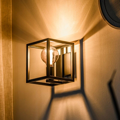 Wandlamp Tiamo zwart staal 18x18 cm