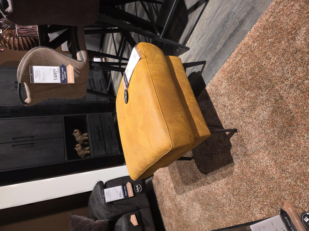 Hocker Tusari