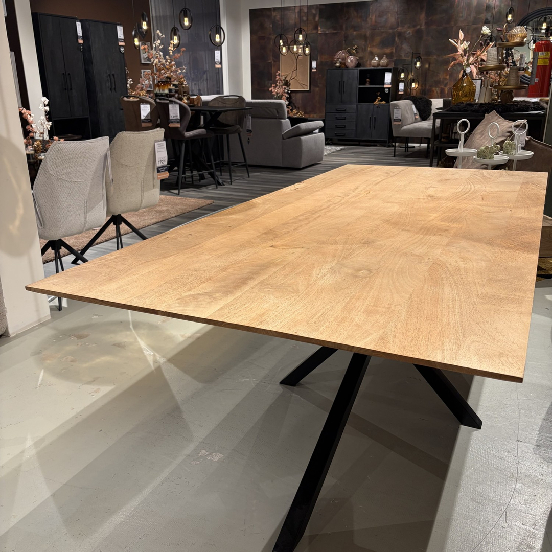 Eettafel Piastra
