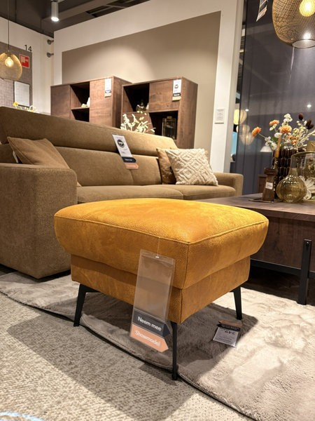 Hocker Tusari