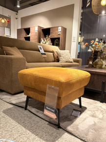 Hocker Tusari