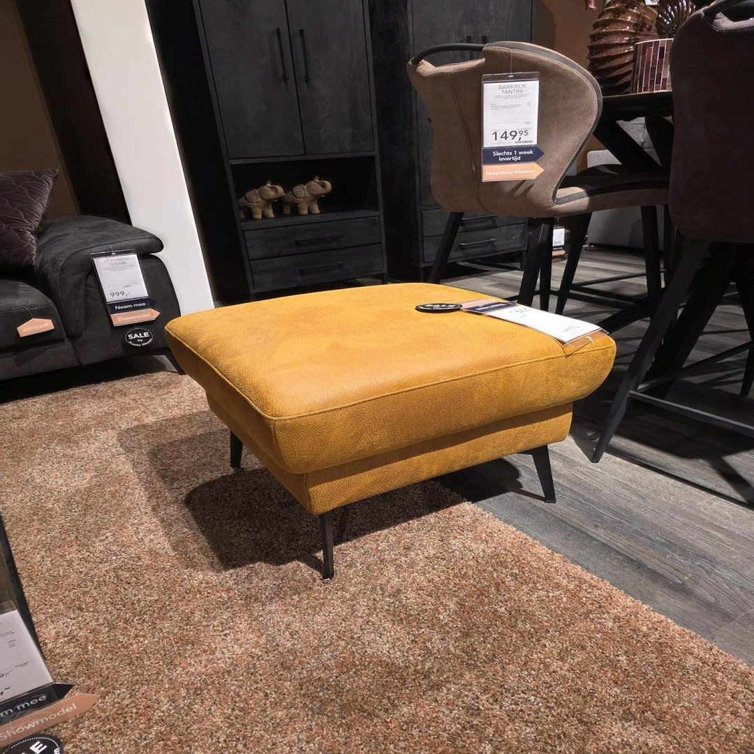 Hocker Tusari